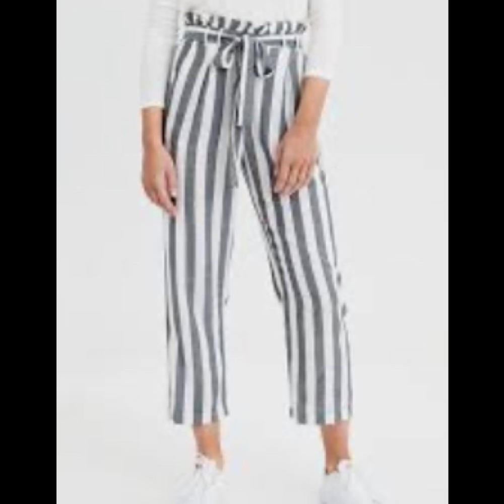 AE High Waisted Paperbag Pants (*no belt) size M